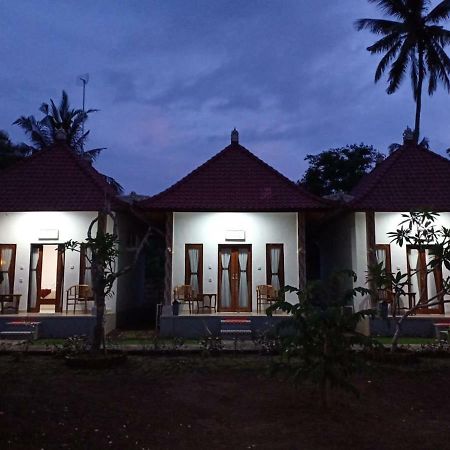 Santhi Guna Bungalow Toyapakeh Kültér fotó