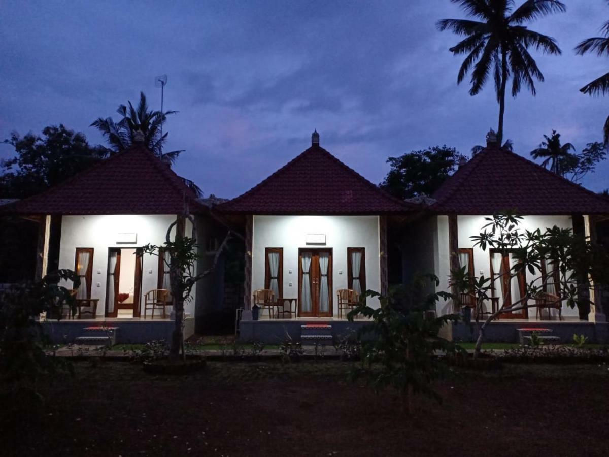 Santhi Guna Bungalow Toyapakeh Kültér fotó